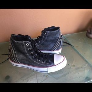 Converse: Black Distressed Tri Zip All Stars (7)